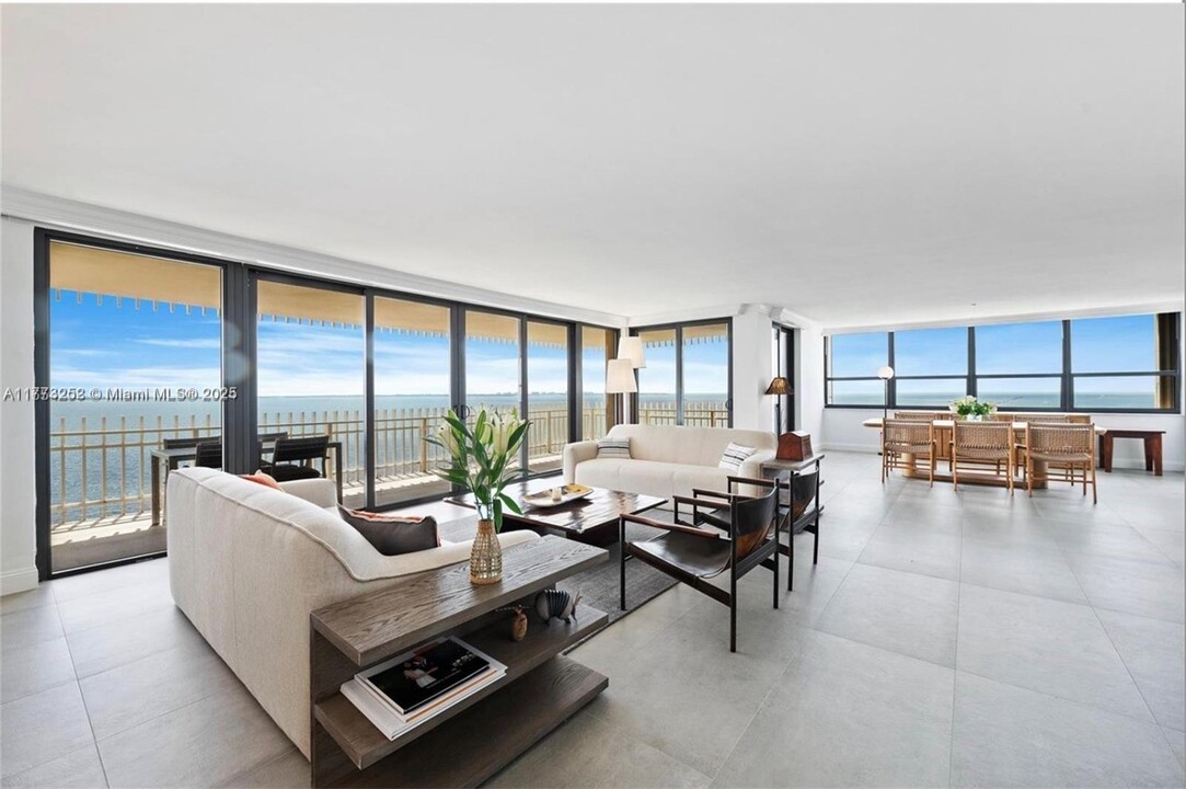 2 Grove Isle Dr, Unit B1201 in Miami, FL - Building Photo