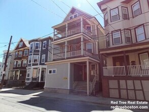 99 Calumet St, Unit 2 in Boston, MA - Foto de edificio - Building Photo