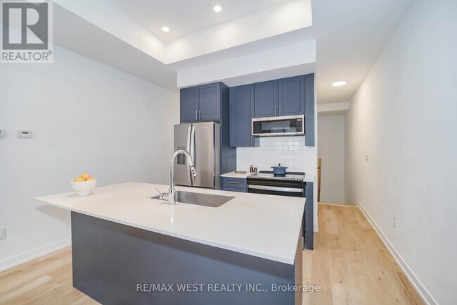 3686-3686 St Clair Ave E in Toronto, ON - Building Photo - Building Photo