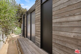 1664 Benton Wy in Los Angeles, CA - Building Photo - Building Photo