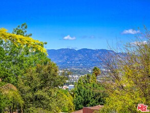 3690 Crownridge Dr in Los Angeles, CA - Building Photo - Building Photo