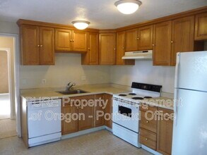 16940 SE Corsage Ave in Milwaukie, OR - Building Photo - Building Photo