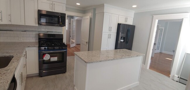 11 Winchester St in Southborough, MA - Building Photo - Building Photo