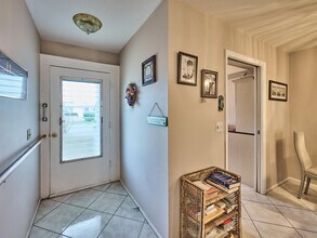 2804 Crosley Dr E in West Palm Beach, FL - Building Photo - Building Photo