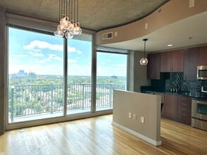 361 17th St NW in Atlanta, GA - Foto de edificio - Building Photo