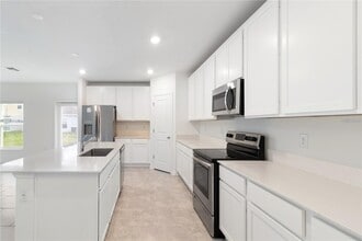 1028 Holden Wy in Eagle Lake, FL - Building Photo - Building Photo