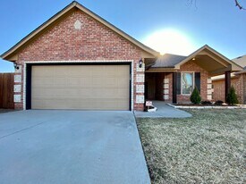 7716 Marathon Ln in Yukon, OK - Building Photo