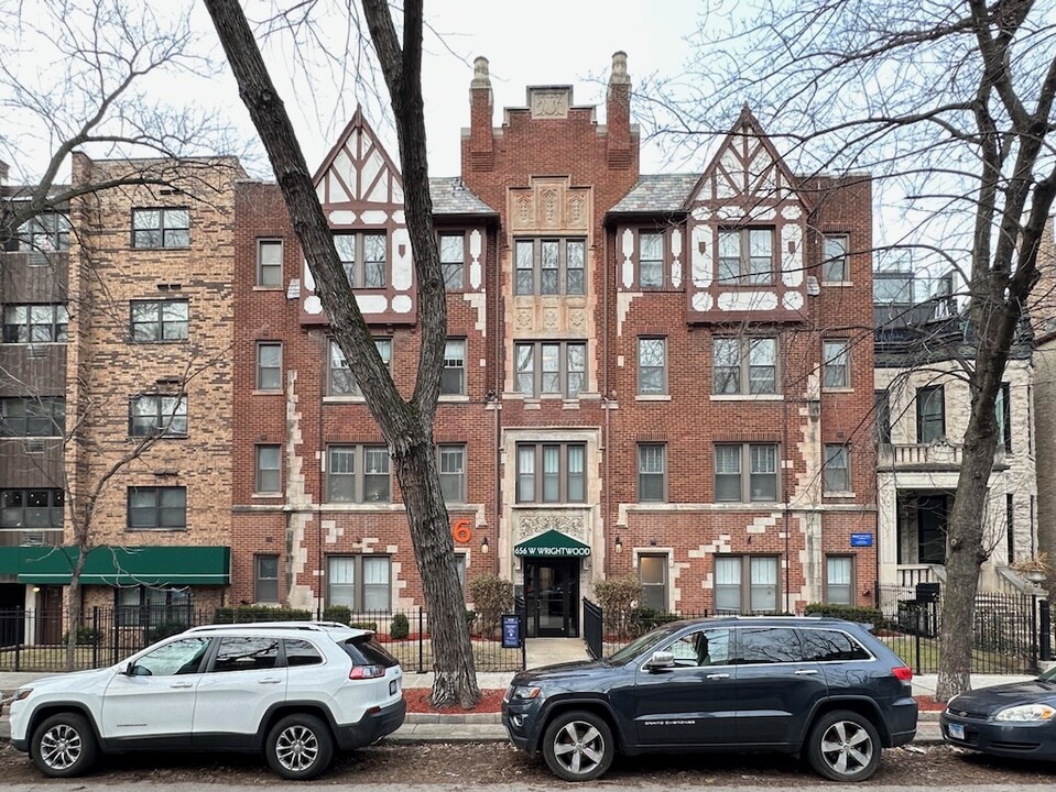 659 W Wrightwood Ave in Chicago, IL - Building Photo