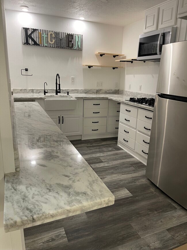 2370 Hencye Dr in Pensacola, FL - Building Photo - Building Photo