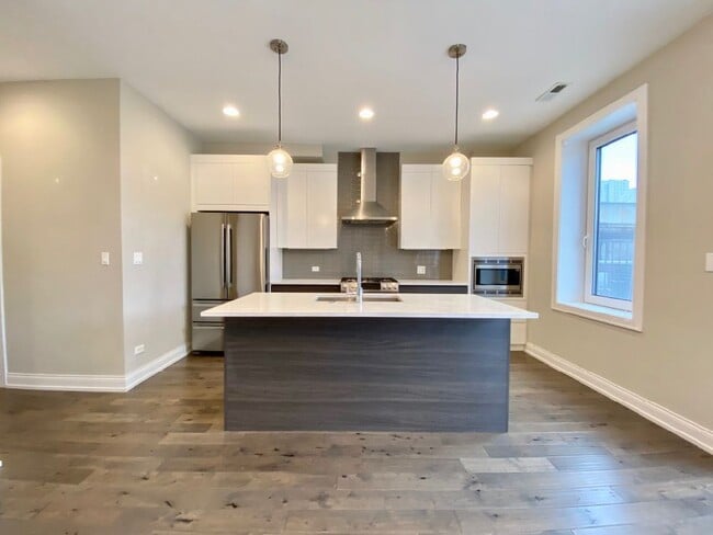 317 W Evergreen Ave in Chicago, IL - Foto de edificio - Building Photo