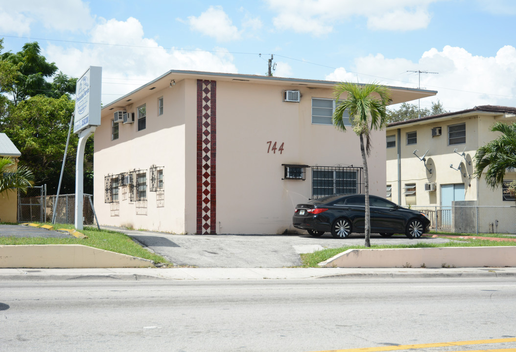 744 NW 22nd Ave in Miami, FL - Building Photo