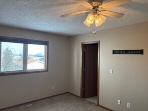 308 15th St NE in Mandan, ND - Building Photo - Building Photo