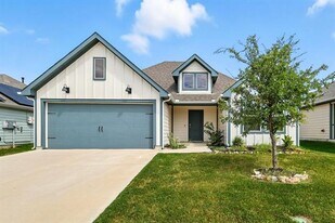 11112 W Pond Dr in Providence Village, TX - Building Photo