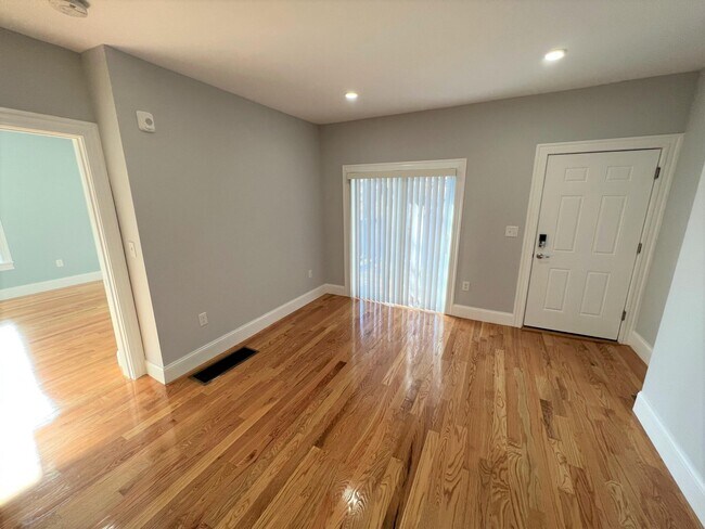 139 Oxford St, Unit 2 in Cambridge, MA - Foto de edificio - Building Photo