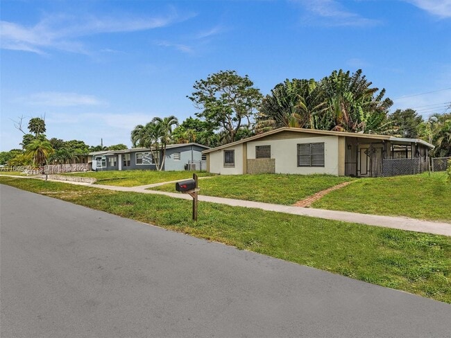 property at 5611 SW 37th St