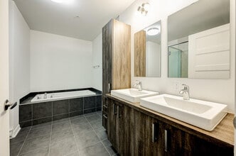 2500/2570 Rue Maurice-Savoie in Longueuil, QC - Building Photo - Building Photo