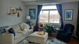 680 N Green St, Unit 310 in Chicago, IL - Building Photo