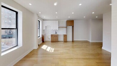 12 Crown St in Brooklyn, NY - Building Photo - Building Photo