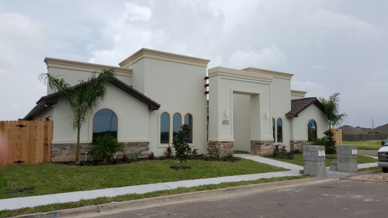 Santa Lucia Apartments in Pharr, TX - Building Photo