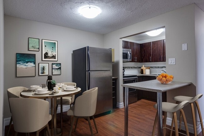 383 Albert St in Waterloo, ON - Building Photo - Building Photo