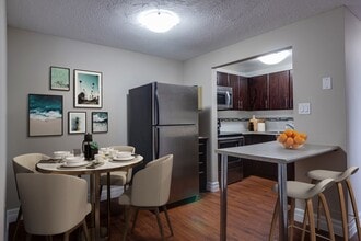 383 Albert St in Waterloo, ON - Building Photo - Building Photo