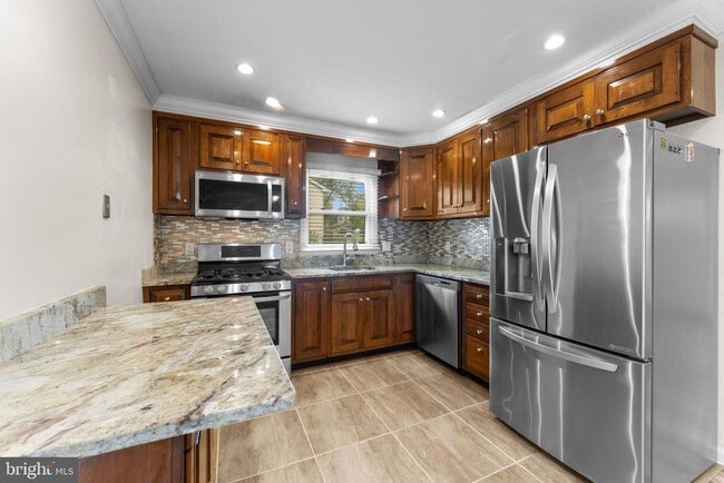 property at 4911 Poplar Dr