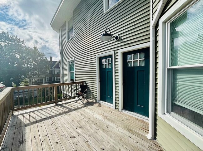 142 Broad St, Unit 402 in Norwich, CT - Building Photo - Building Photo