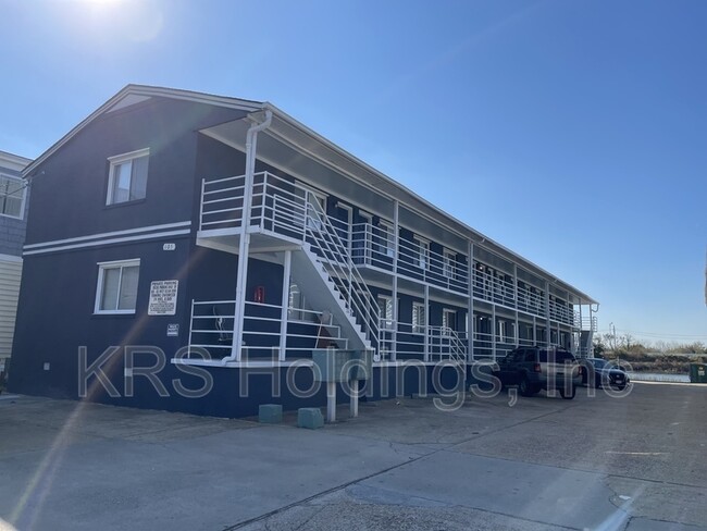 property at 611 W Ocean View Ave