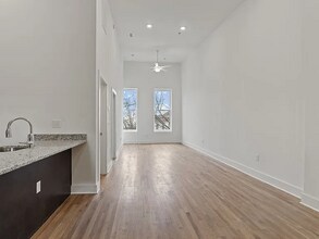 109 E Broad St, Unit #205 in Richmond, VA - Foto de edificio - Building Photo