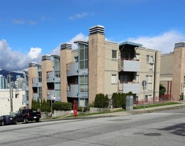 Alder Court in Vancouver, BC - Building Photo