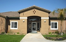 Belmont Meadow Apartments in Delano, CA - Foto de edificio