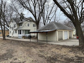 902 3rd Ave N, Unit Khaliki Apartments Llc in Fort Dodge, IA - Foto de edificio - Building Photo