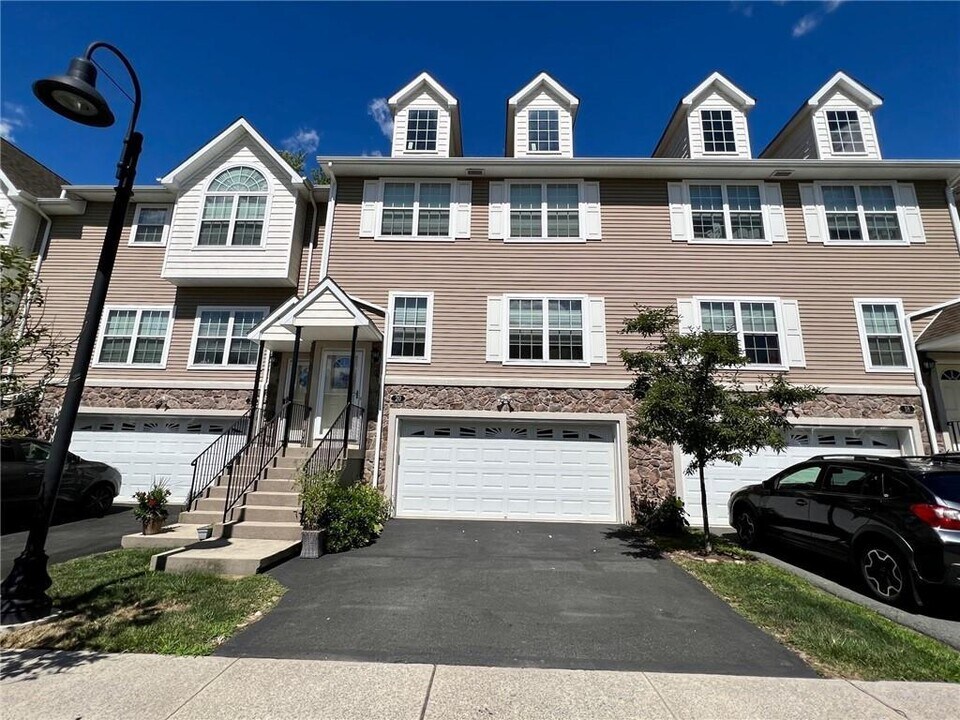 20 Seeley Bull St in Monroe, NY - Building Photo