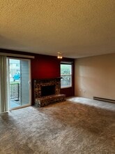 820 Cady Rd, Unit H102 in Everett, WA - Building Photo - Building Photo
