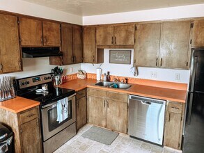 524-526 67th St in Springfield, OR - Building Photo - Building Photo