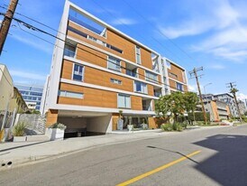 6735 Yucca St in Los Angeles, CA - Building Photo