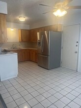 6826 Austin Ave in Odessa, TX - Foto de edificio - Building Photo