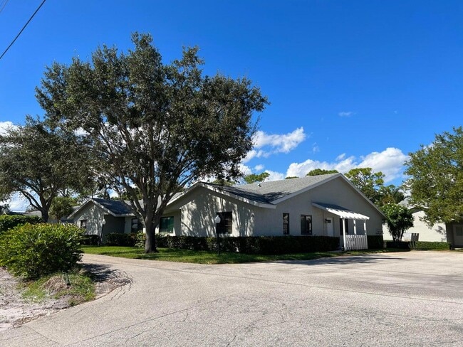 2707 Lowson Blvd