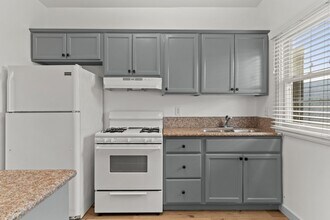 526 Magnolia Ave in Long Beach, CA - Building Photo - Building Photo