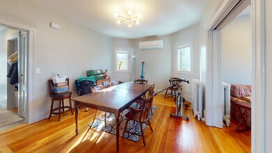 320 Main St, Unit 2 in Medford, MA - Foto de edificio - Building Photo