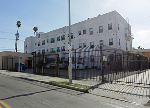 Pico Place in Los Angeles, CA - Building Photo - Building Photo