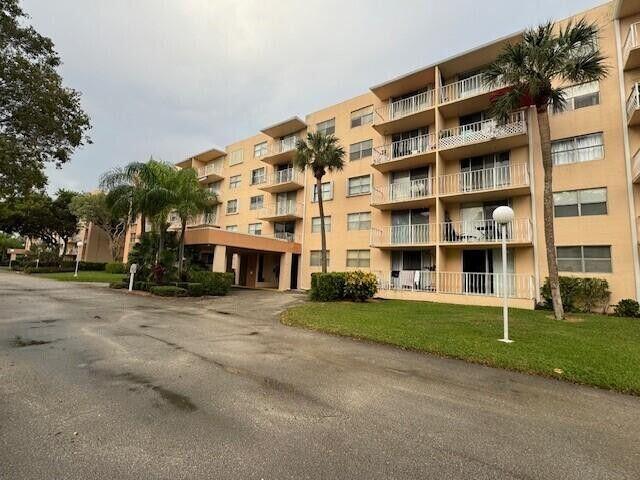 480 Executive Center Dr in West Palm Beach, FL - Foto de edificio