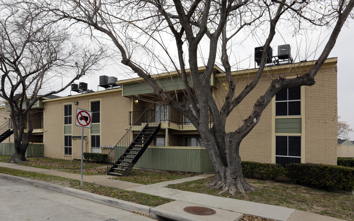 Spanish Lagos Apartments in Mesquite, TX - Building Photo