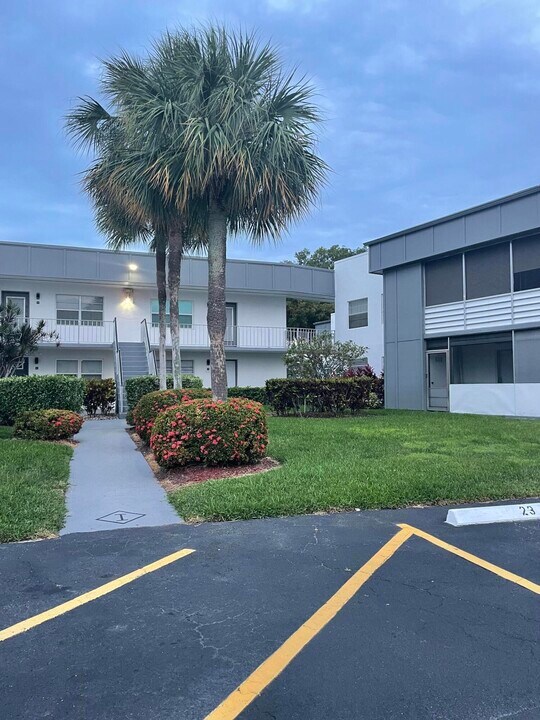 421 Normandy I in Delray Beach, FL - Building Photo