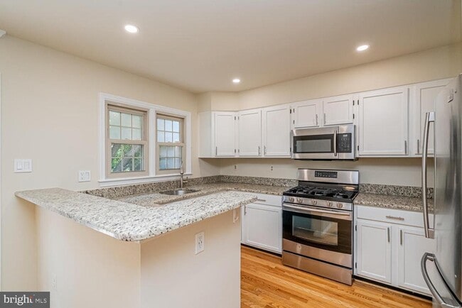property at 1275 Quaker Hill Dr