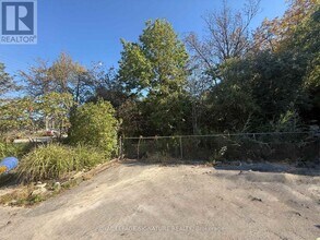 14 Burnhamthorpe Rd W in Oakville, ON - Building Photo - Building Photo