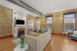 1338 W Madison St, Unit 2E in Chicago, IL - Building Photo - Building Photo