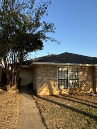 511 Crowley Rd, Unit 511 in Arlington, TX - Foto de edificio - Building Photo