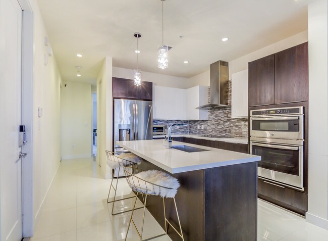 6415 NW 102nd Path-Unit -201 in Doral, FL - Building Photo - Building Photo