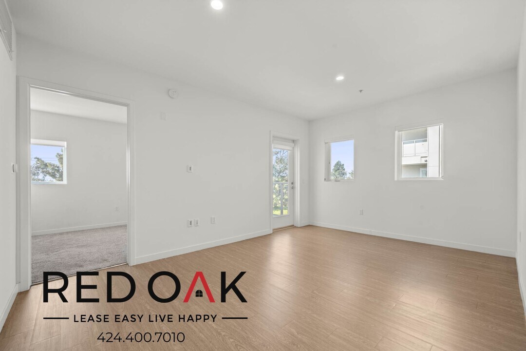 11405 Chandler Blvd in North Hollywood, CA - Building Photo